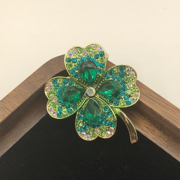 3/$25 Four Leaf Clover St. Patrick’s Day Pin Brooch Unisex - Picture 7 of 10